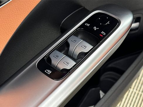 Certified 2025 Mercedes-Benz C 300 4MATIC Sedan image 12