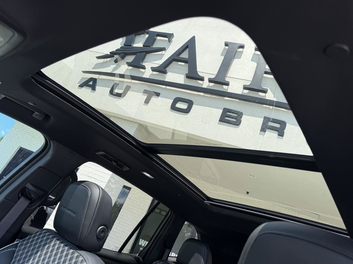 Used 2025 GMC Acadia Denali w/ Super Cruise Package AWD/4WD image 26