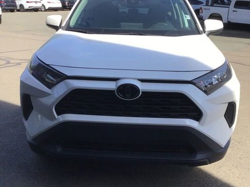 Used 2021 Toyota RAV4 LE AWD/4WD image 2