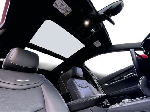 Used 2023 Cadillac XT6 Premium Luxury image 17