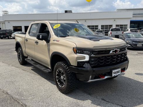 Used 2023 Chevrolet Silverado 1500 ZR2 w/ Technology Package AWD/4WD image 1