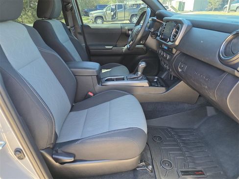 Used 2021 Toyota Tacoma TRD Off-Road w/ Technology Package image 14