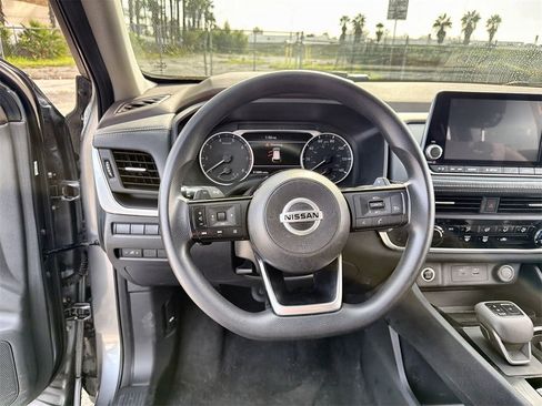 Used 2021 Nissan Rogue S image 11