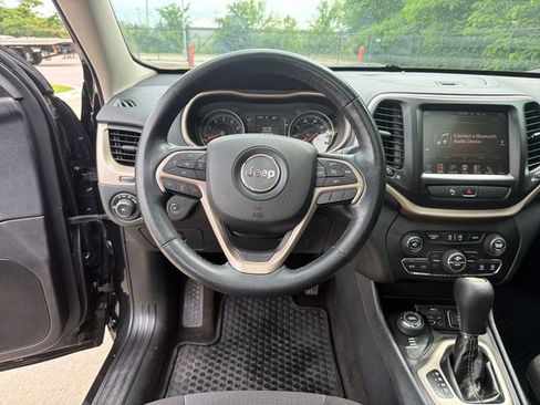 Used 2015 Jeep Cherokee Latitude w/ Comfort/Convenience Group AWD/4WD image 16