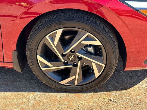 Used 2025 Hyundai Elantra Sport image 12