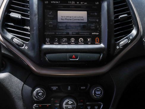 Used 2017 Jeep Cherokee High Altitude FWD image 14