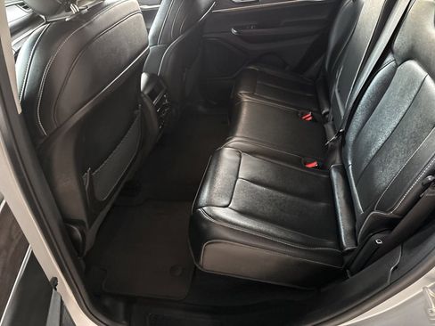 Used 2023 Jeep Grand Cherokee Limited image 19