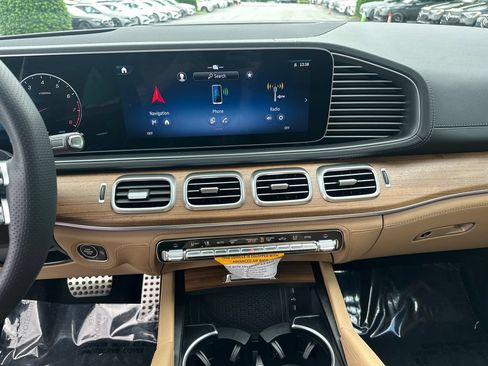 New 2026 Mercedes-Benz GLS 580 4MATIC image 31