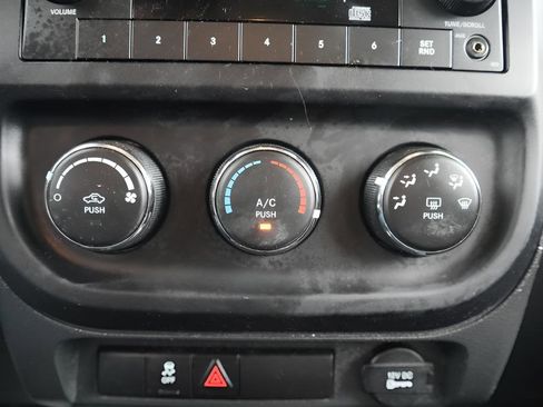 Used 2015 Jeep Patriot Sport w/ Power Value Group FWD image 29