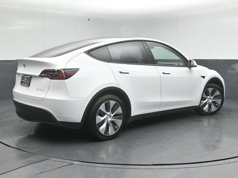 Used 2023 Tesla Model Y Long Range image 7