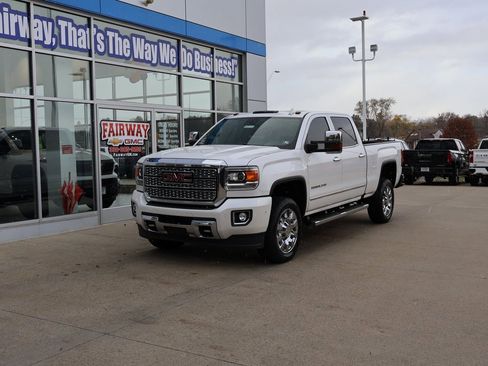 Used 2018 GMC Sierra 2500 Denali w/ Suspension Package, Off-Road image 6