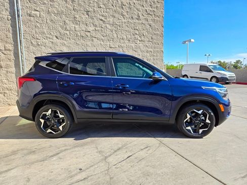 Used 2024 Kia Seltos EX FWD image 6