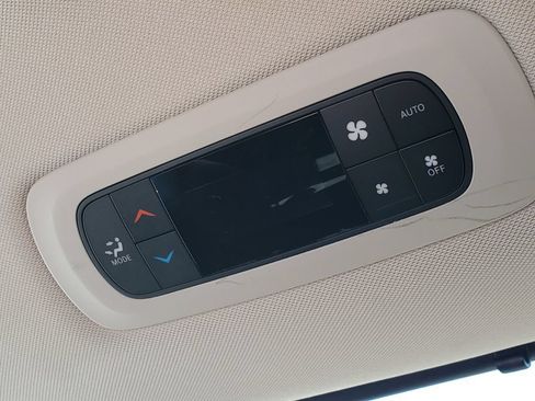 Used 2023 Chrysler Pacifica Touring-L AWD/4WD image 34