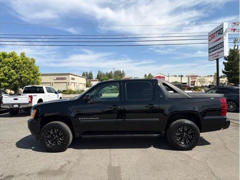 Used 2008 Chevrolet Avalanche LT w/ Convenience Package #1 AWD/4WD image 18