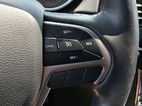 Used 2022 Jeep Grand Cherokee Laredo X AWD/4WD image 27