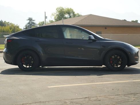 Used 2024 Tesla Model Y Performance AWD/4WD image 6