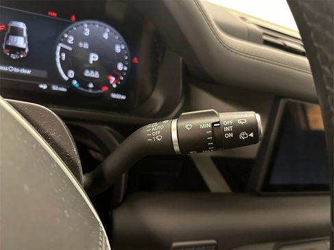 Used 2023 Land Rover Defender 110 X-Dynamic SE image 18