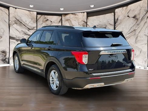 Used 2021 Ford Explorer XLT w/ Equipment Group 202A RWD image 4