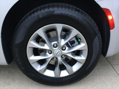 New 2026 Chrysler Pacifica Select image 5