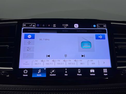 Used 2023 Chrysler Pacifica Limited w/ Uconnect Theater Family Group FWD image 30