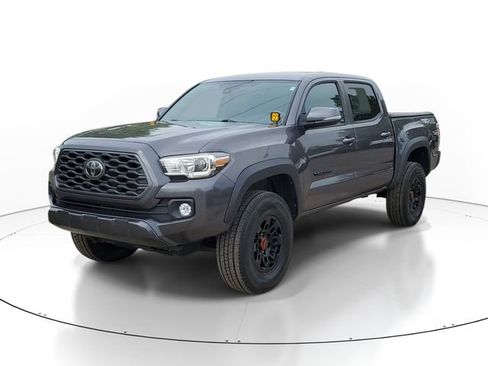 Used 2020 Toyota Tacoma TRD Off-Road w/ Technology Package AWD/4WD image 2