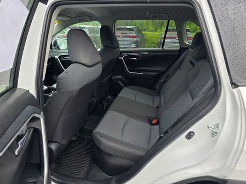Used 2025 Toyota RAV4 XLE AWD/4WD image 19