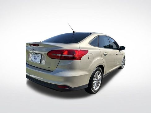 Used 2017 Ford Focus SE FWD image 3