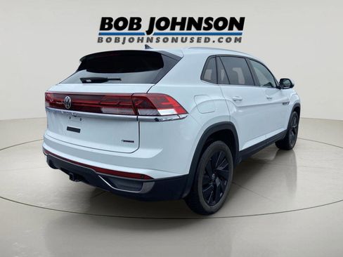 Used 2024 Volkswagen Atlas Cross Sport SE image 3