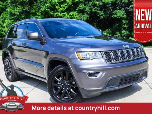 Used 2019 Jeep Grand Cherokee Laredo w/ Security & Convenience Group RWD image 1
