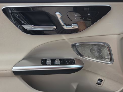 Used 2023 Mercedes-Benz C 300 Sedan image 18