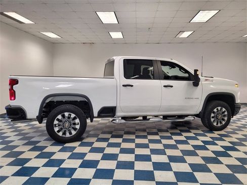 Used 2025 Chevrolet Silverado 2500 Custom w/ Custom Value Package image 9