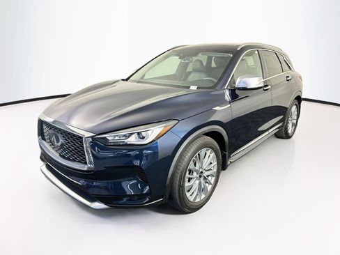 Used 2023 INFINITI QX50 Luxe w/ Accent Package FWD image 3