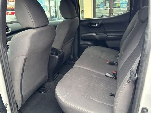 Used 2016 Toyota Tacoma TRD Off-Road w/ Towing Package image 11