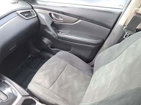 Used 2015 Nissan Rogue S image 11