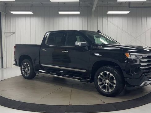 Used 2023 Chevrolet Silverado 1500 High Country w/ Technology Package AWD/4WD image 2