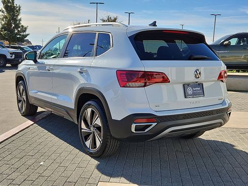 Certified 2023 Volkswagen Taos SE w/ Panoramic Sunroof Package image 2