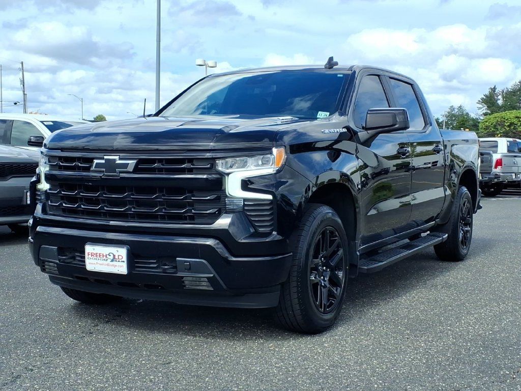 Used 2023 Chevrolet Silverado 1500 RST AWD/4WD image 3