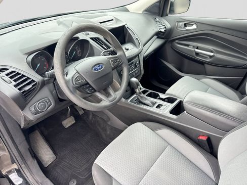 Used 2017 Ford Escape SE w/ Equipment Group 201A FWD image 2
