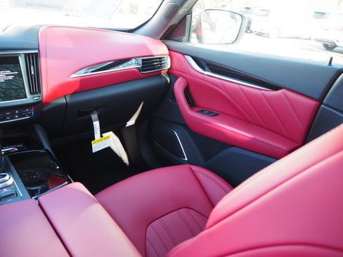 Used 2023 Maserati Levante GT AWD/4WD image 13