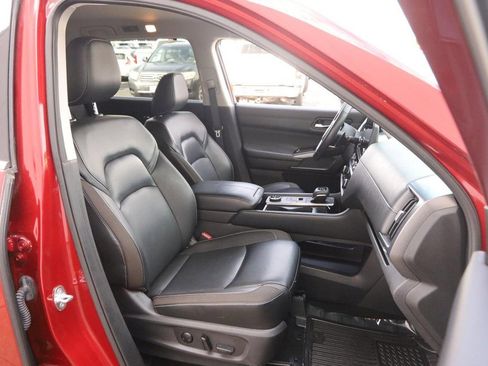 Used 2023 Nissan Pathfinder SL AWD/4WD image 29