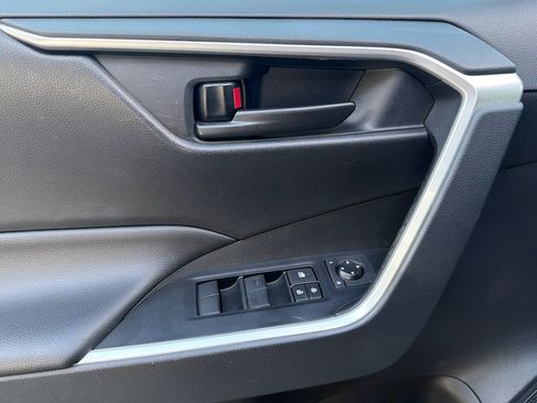 Used 2019 Toyota RAV4 LE w/ Carpet Mat Package FWD image 12