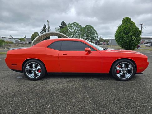 Used 2009 Dodge Challenger SRT8 RWD image 6