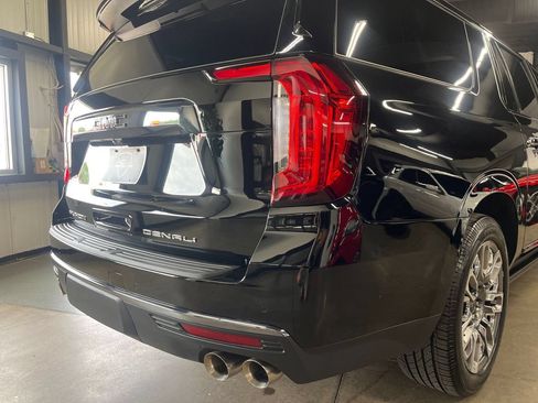 Used 2023 GMC Yukon XL Denali Ultimate AWD/4WD image 12
