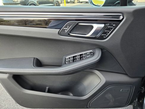 Certified 2025 Porsche Macan image 20