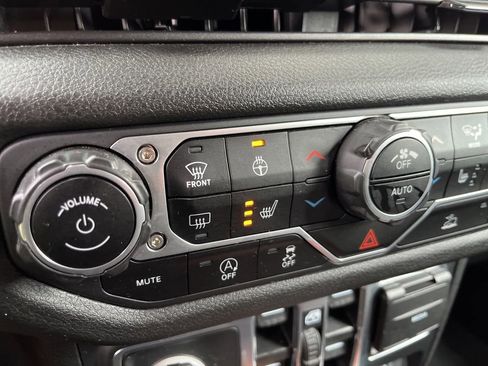 Used 2024 Jeep Wrangler Unlimited Sport AWD/4WD image 36