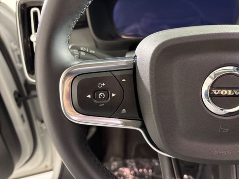 Used 2025 Volvo XC40 B5 Plus image 25