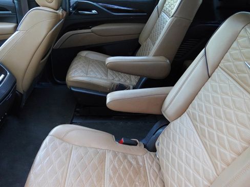 Used 2021 Cadillac Escalade Premium Luxury w/ LPO, Radiant Package image 33