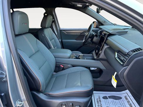 New 2026 GMC Acadia AT4 w/ LPO, Floor Liner Package AWD/4WD image 15