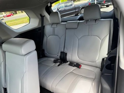 Used 2024 Honda Pilot EX-L image 11