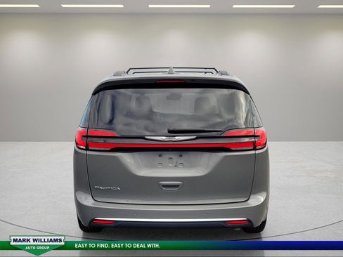 Used 2022 Chrysler Pacifica Touring-L FWD image 5